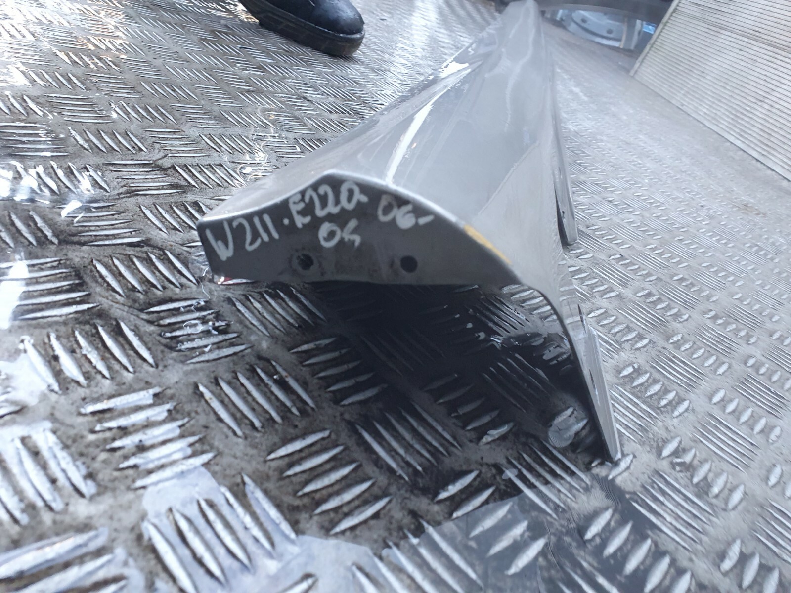 Mercedes E Class Side Skirt Right Side A2116900440 2006 W211  