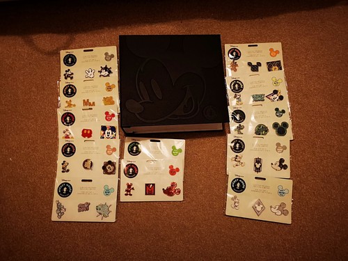 Disney Mickey Mouse Memories 2018 complete/full set pin badges - Picture 4 of 4