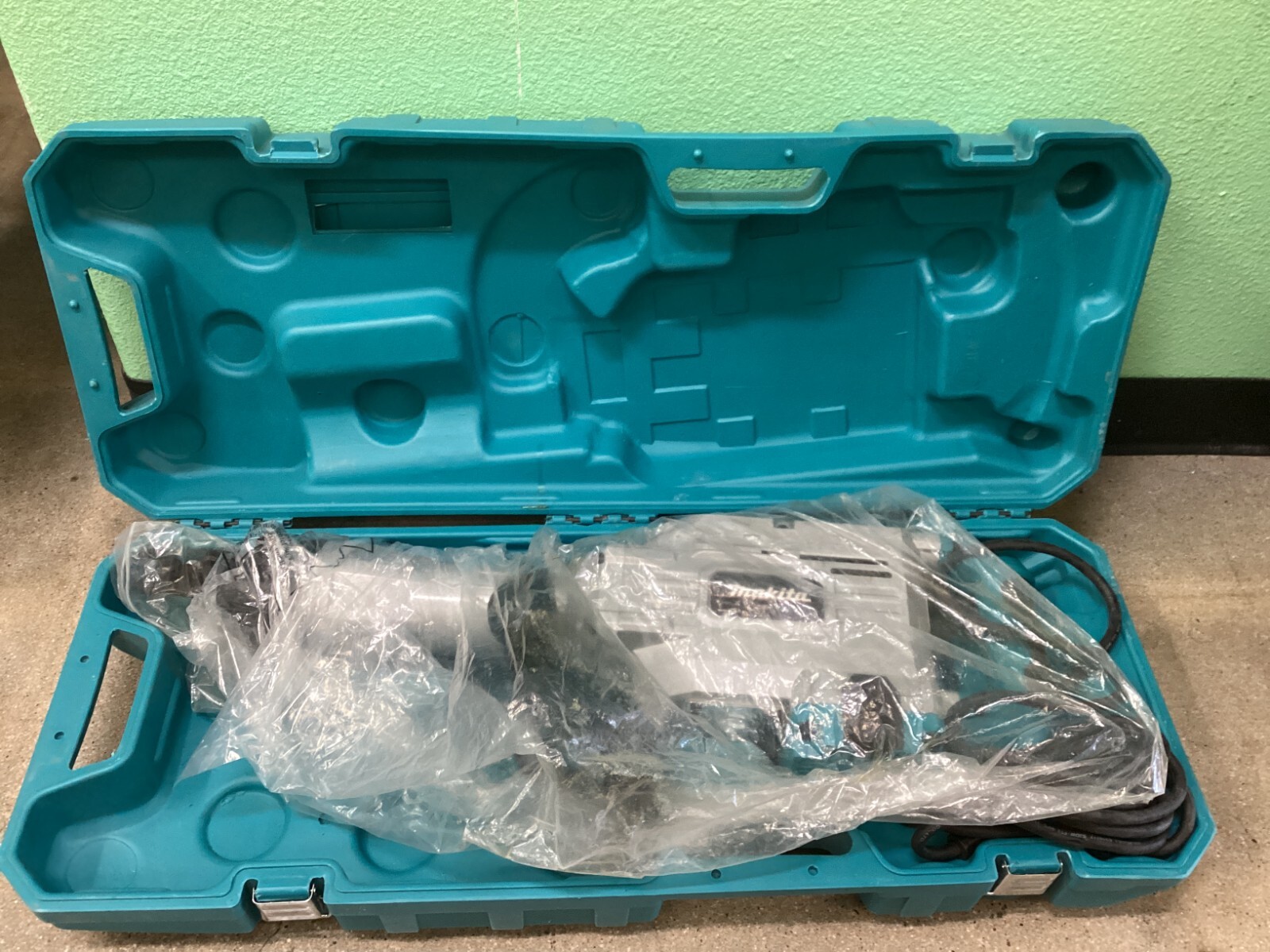 Makita HM1304B 120V 35Pound Demolition Hammer Corded Electric with