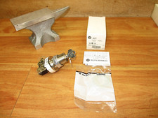 Allen Bradley 800T-H3303A *NEW* Keyed Selector Switch 2 position Cylinder Lock