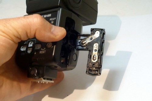 Nikon SB-600 Speedlight Flash - Does not power up, Parts or REPAIR, AS IS - Picture 7 of 9
