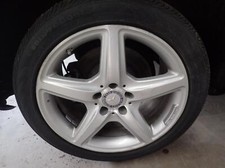 13 14 Mercedes Cls550 Wheel 18x9-12 Amg Silver Accents Wcenter Cap 13 14 Mercedes Cls550 Wheel 18x9-12 Amg Silver Accents Wcenter Cap