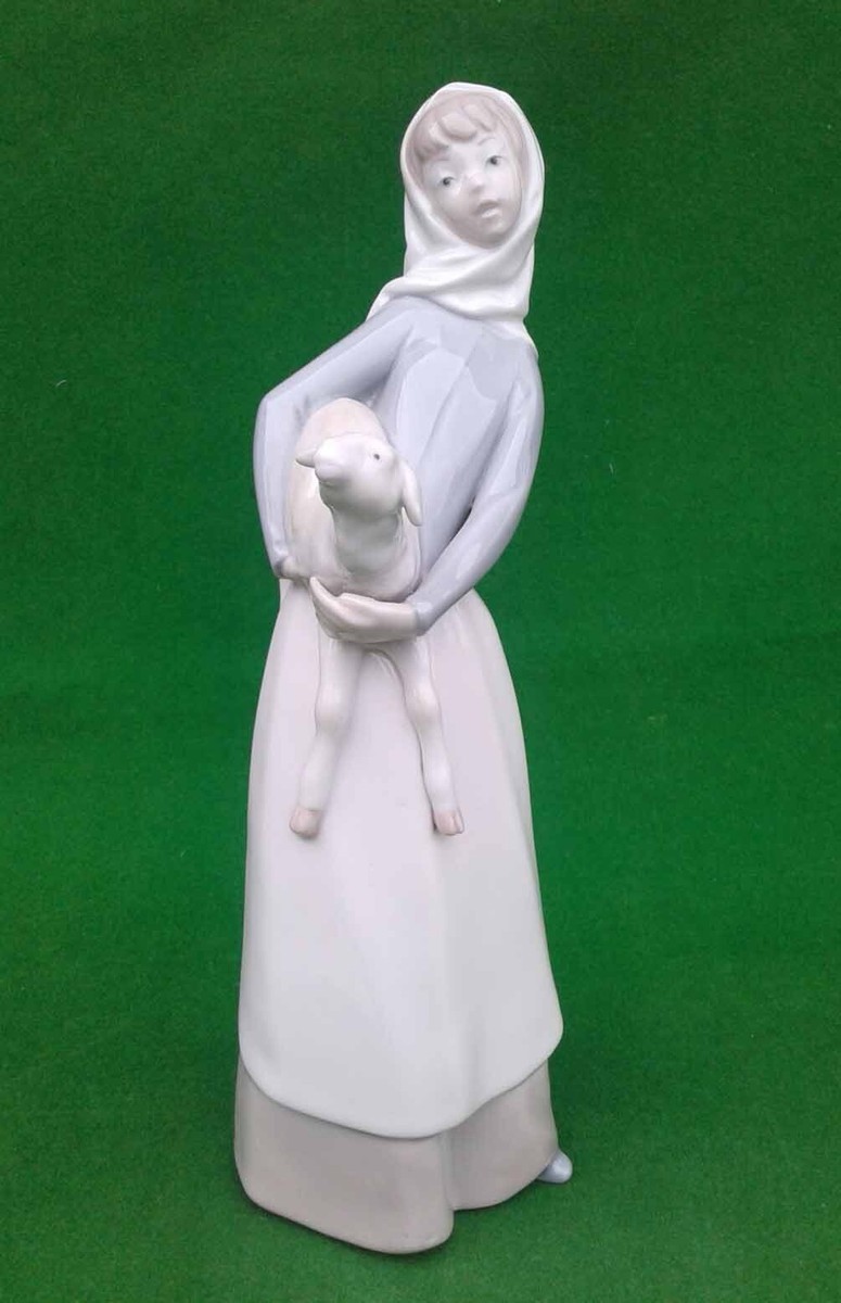 Lladro リヤドロ　girl with lamb figurine s-l1200.jpg