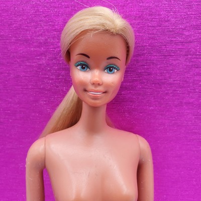Malibu Barbie Doll 1975 Twist 'N Turn  #6 Markings on Buttocks. Read Description