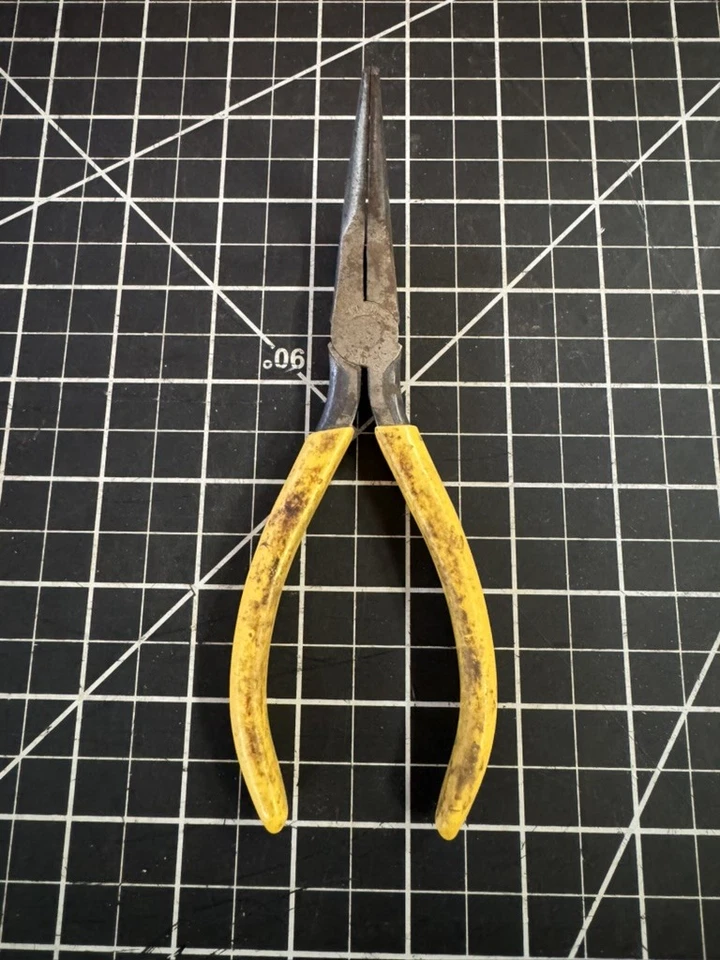 Klein Tools D302-6 Curved Needle Nose Pliers – 6-1/2” – USA - Image 3 of 4