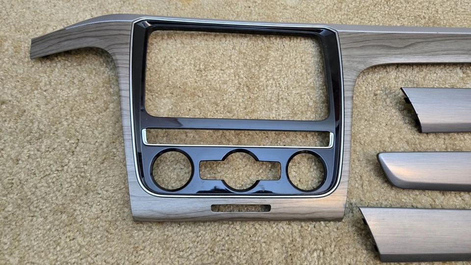 Volkswagen Passat 2016 interior bisel radio y las 4 puertas Foto 2 de 4