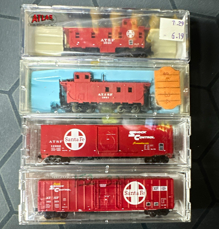 Atlas N Scale Santa Fe Cupola Caboose Red MAGNE-MATIC Coupler MPN 35634