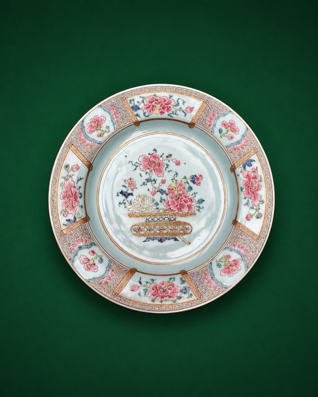 18th Century Chinese Qing Dynasty Yongzheng Period Famille Rose Plate