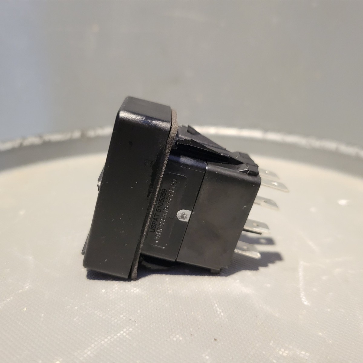 Carling Technologies Rocker Switch, 15A, 24V, V8B1, 2441 R