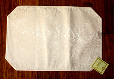 NWT Set of 4 Table Mats / Placemats 12" x 18" Light Beige Damask Style 03