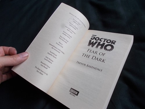 Doctor Who #5 Fear Of The Dark by Trevor Baxendale Paperback Book 2013 - Picture 5 of 8