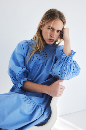Neu H&M Limited Edition blau 100% Baumwolle Lochstickerei Anglaise Kleid mit Rüschen - S - Bild 3 von 13