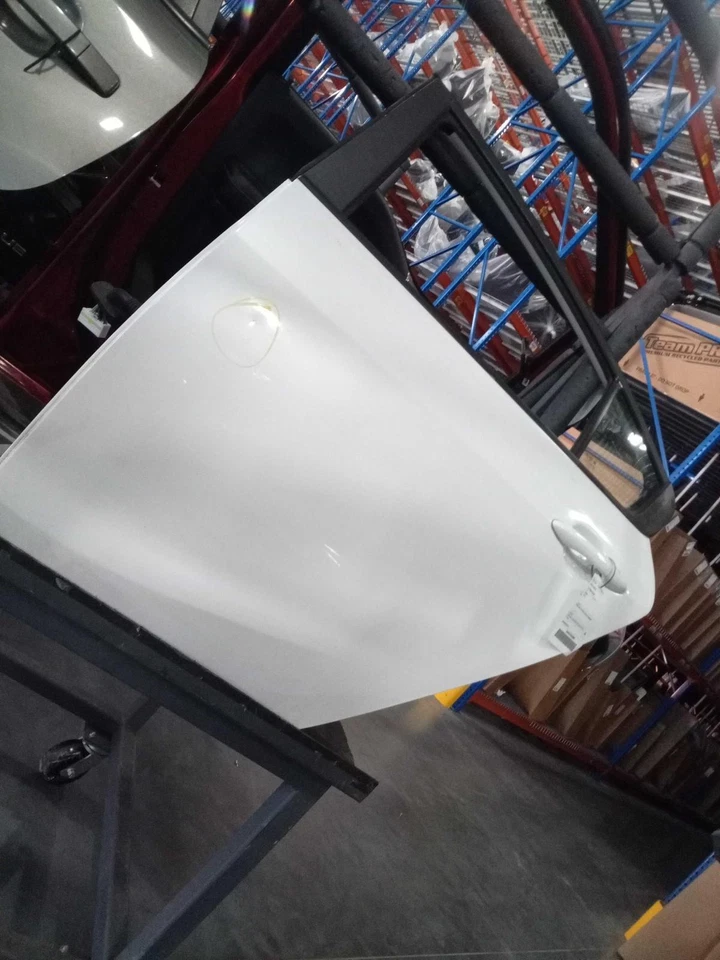 Conjunto de puerta trasera izquierda usado lado trasero se adapta a: Kia Forte SDN 2016 grado trasero izquierdo Foto 2 de 4