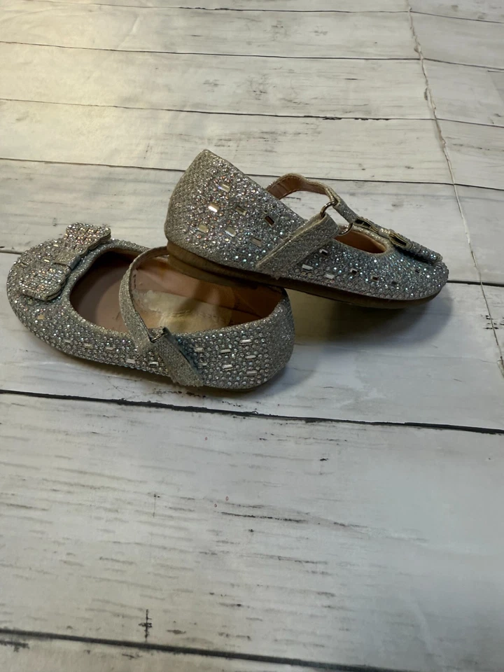 Zapatos de vestir de moda para niñas plateados con tachuelas sin cordones con lazo talla 6 Foto 3 de 4