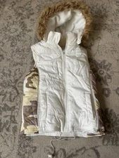VEST PUFFY BY 77 SEVENTY SEVEN FAUX FER TRIMMED HOOD WHITE w CAMO SIZE M