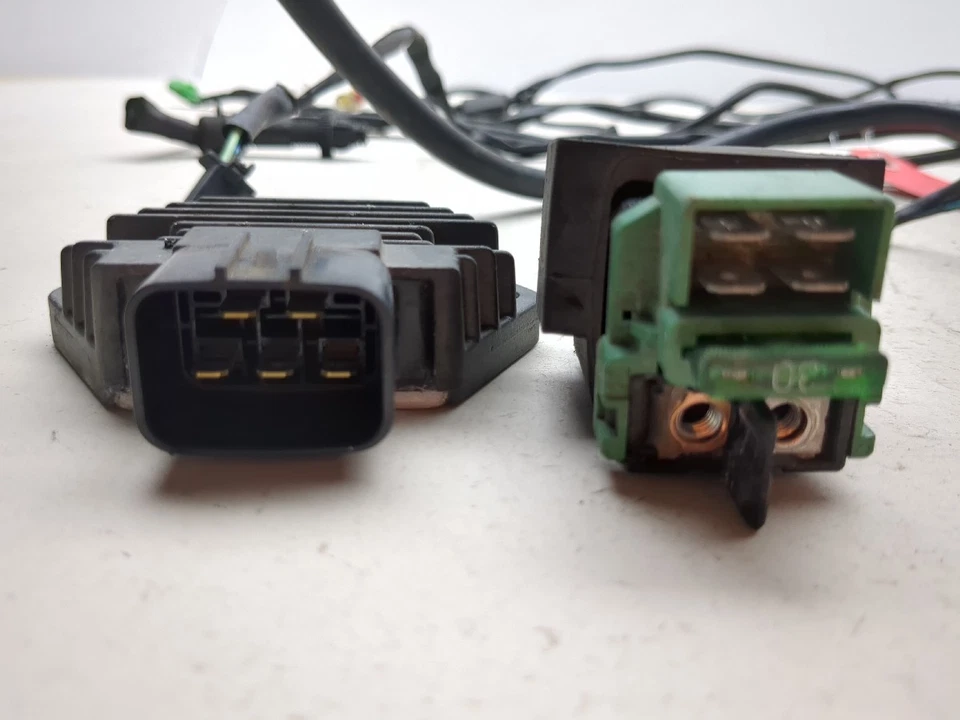 04-09 Honda VT750CA Shadow Aero 750 conjunto de relé suporte de bateria de partida - Imagem 3 de 4