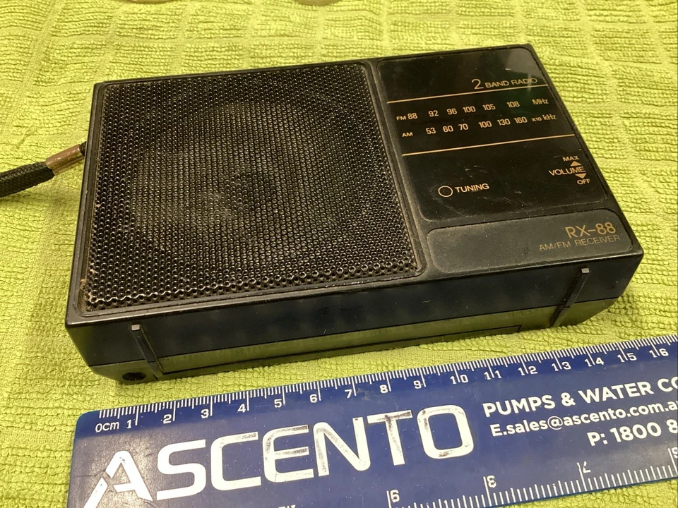 Vintage 1970s 80’s ? Battery RADIO Working, AM & FM Made Hong Kong - image 3 of 4