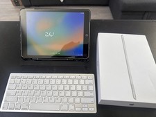 Apple Ipad 9th Gen 64 Gb Wi-Fi Case And Keyboard Bundle Barely Used  