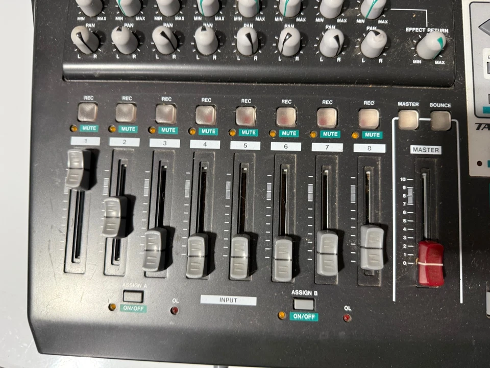 TASCAM TASM Digital Portastudio DP-01FX/CD - Image 4 of 4