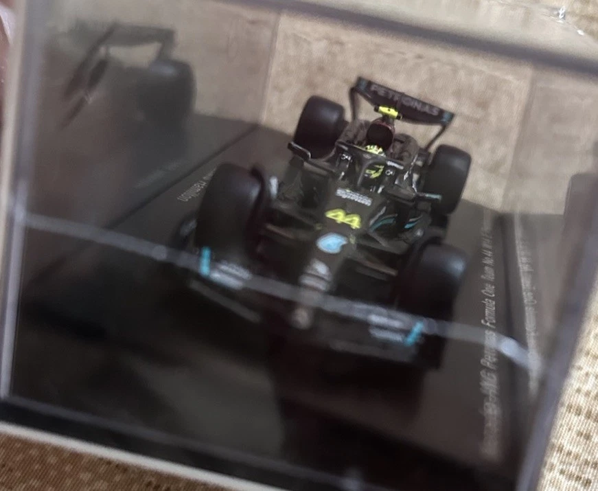 Spark Mercedes AMG Petronas Formula One Lewis Hamilton 1:64 🔥 NEW Limited ✅ - Bild 2 von 4