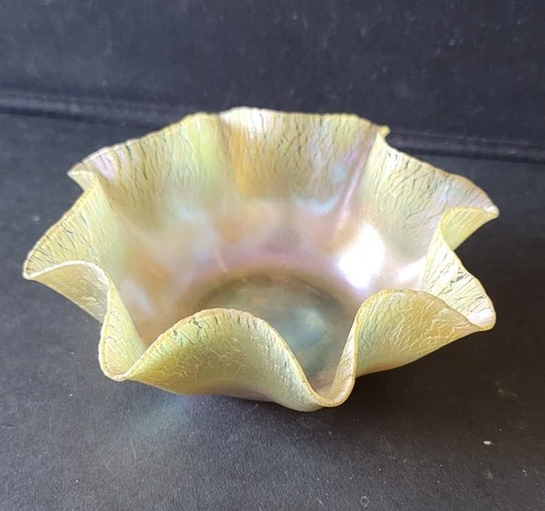 Louis Comfort Tiffany Gold Favrile Art Glass "Onion Skin" Bowl, LCT circa 1905