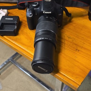 Canon EOS Rebel 450D DSLR Camera Kit w/ 18-55mm Lens, Zoom, Bag, Charger