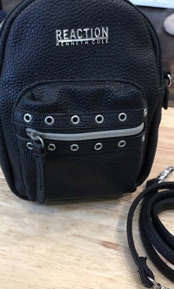 Kenneth Cole Reaction Mini Mochila Negra Bandolera Correa Extraíble Bolso Cinturón Foto 4 de 4