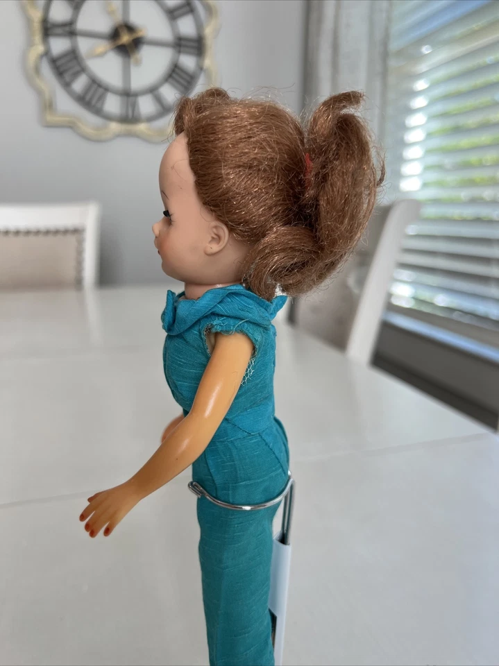 Vintage Uneeda Rare Redhead Suzette Doll with stand -Red Coat, Suit, Zipper,Bags - Image 3 of 4