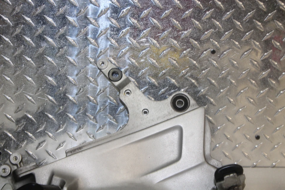 Honda ST1100 1995 reposapiés delantero derecho clavija paso Foto 2 de 4