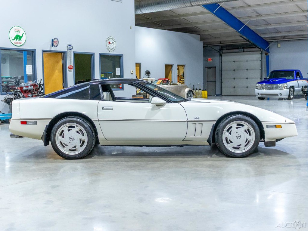 1988 White Chevrolet Corvette   | C4 Corvette Photo 8