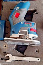 Bosch Professional 12V System Cordless Palm Router GKF 12V-8