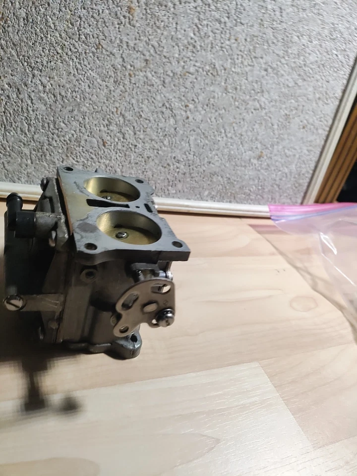 Johnson 1995 115hp V4 cross flow carburetors - Image 4 of 4