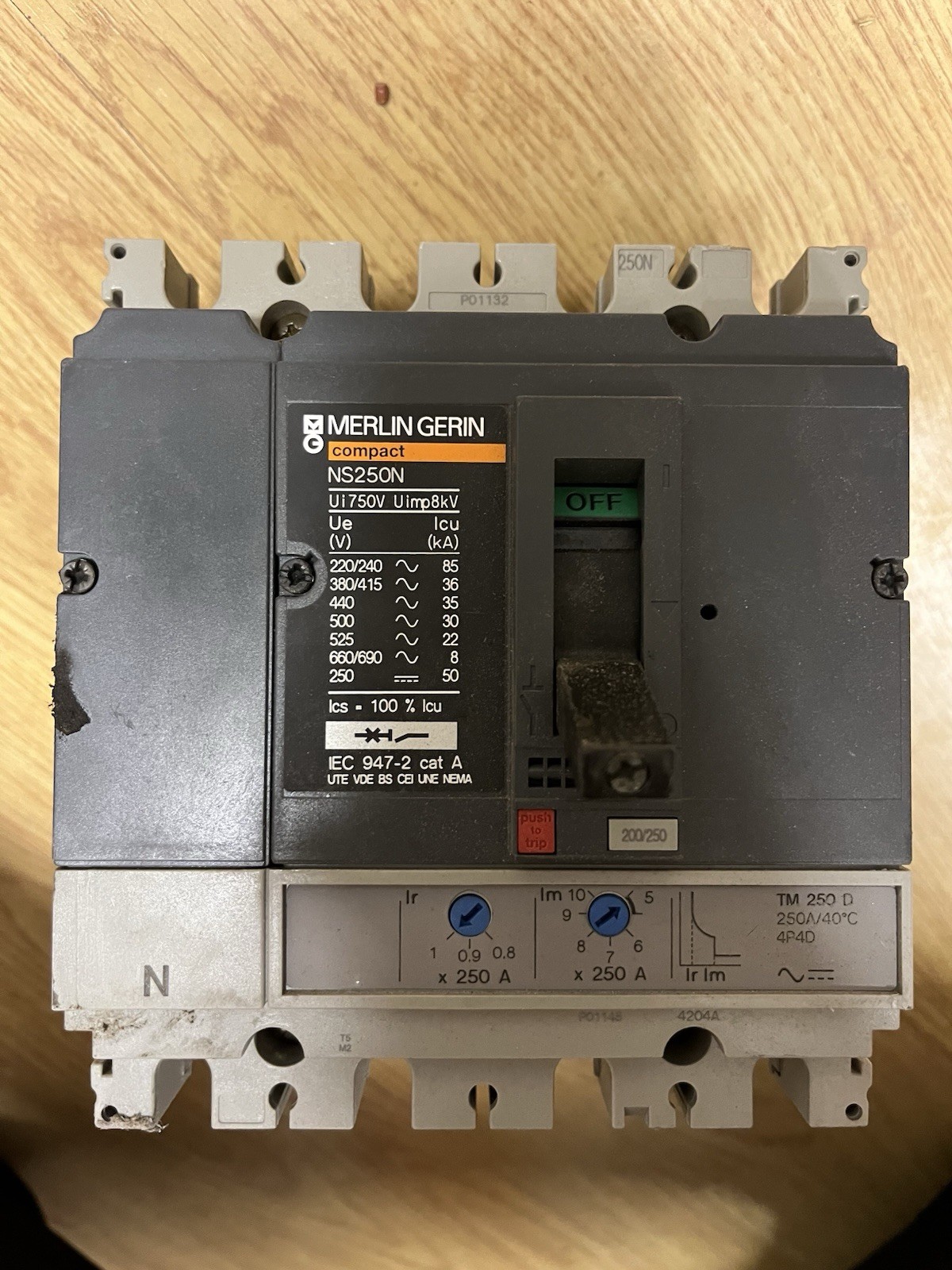 멀린 게린 컴팩트 NS250N – TM250D – 250A – 4P