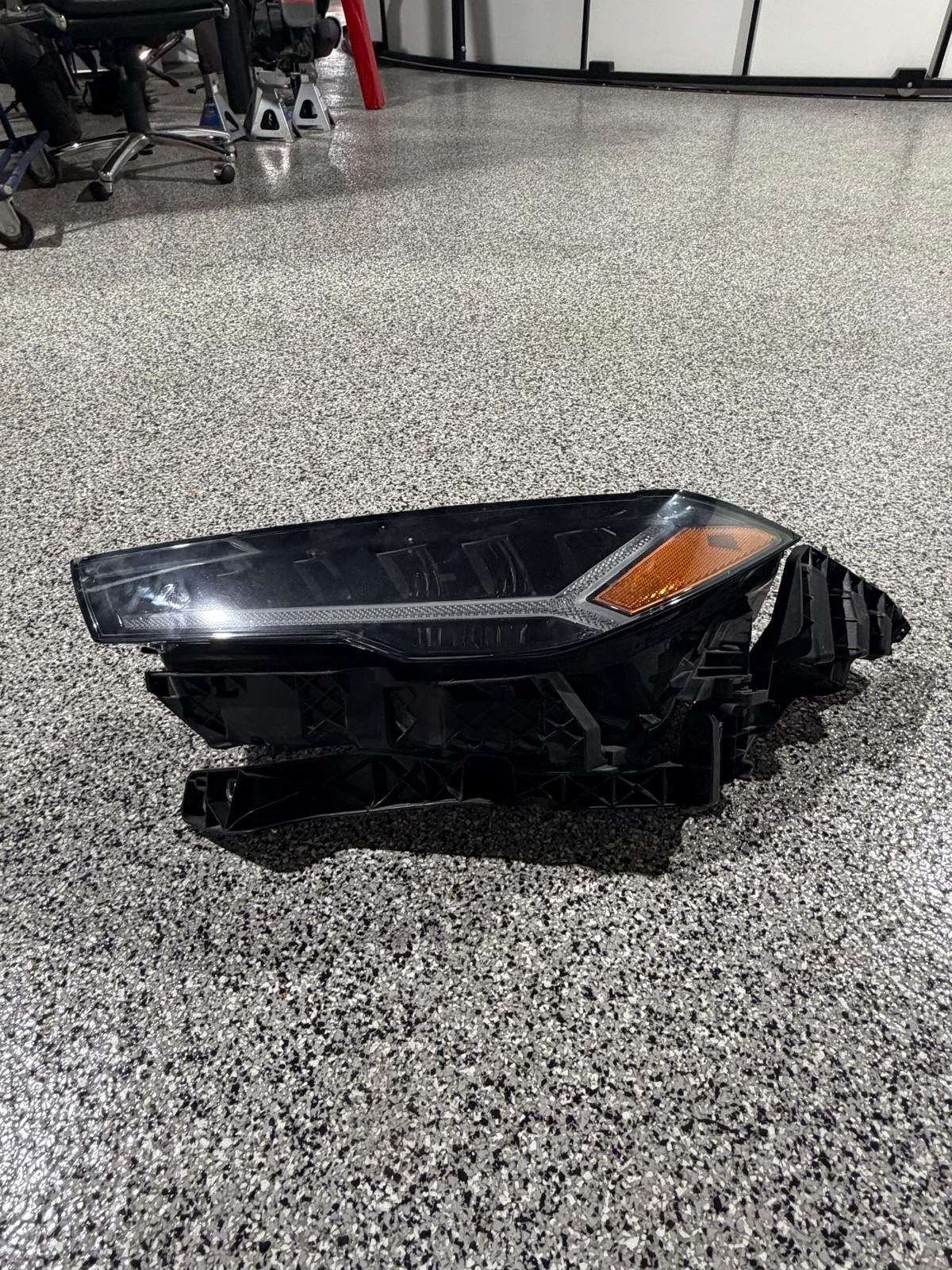 Lamborghini Urus 2019-2023 Left Headlight