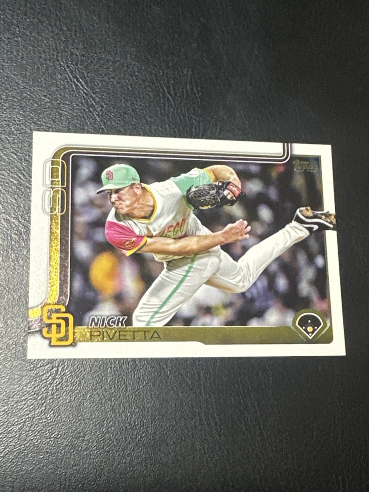 2025 Topps Update 69 Nick Pivetta Golden Mirror Photo Variation Padres