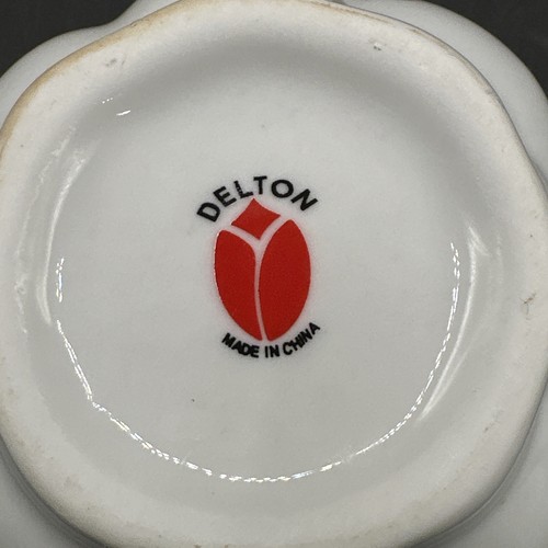 Delton Vtg Porcelain Child's Tea Set Hand Painted Floral Motif in Picnic Basket - Picture 9 of 9