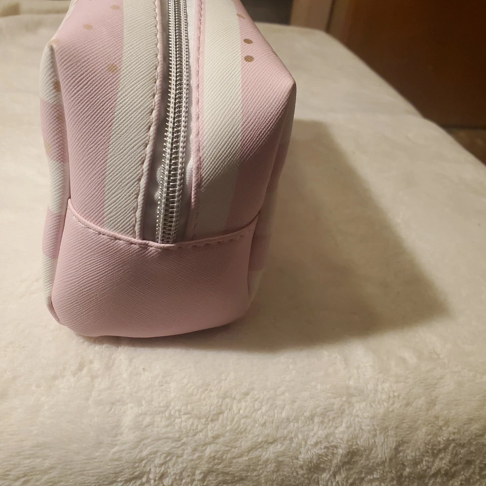 Bolso Escuadrón Puente Cosmético 9x5x4" Danielle Creations Rosa/Blanco/Dorado Nuevo con Etiquetas Foto 2 de 4