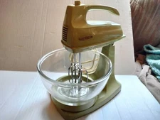 Vintage IONA 3 Speed Stand Avocado Green Mixer Model R-19 W/ Bowl  Works Great