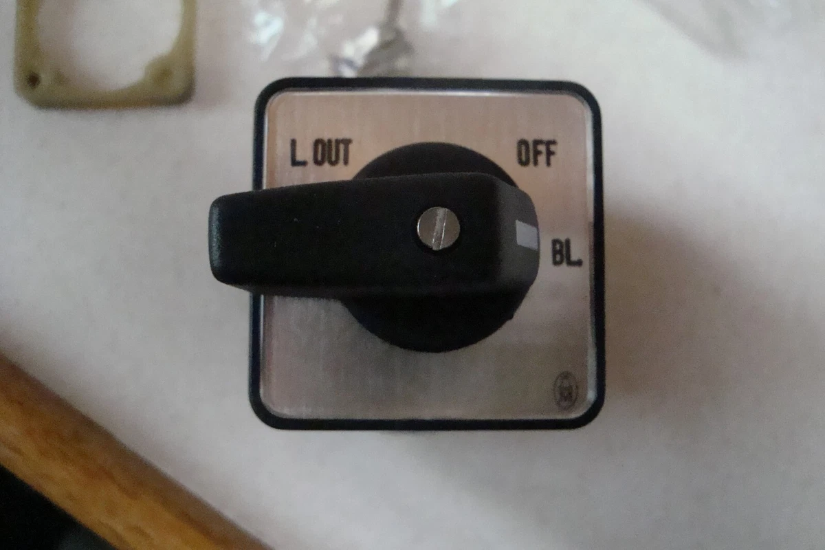 Klockner Moeller T3-2-2175.64/Z/UV 4 postion switch NEW in original box
