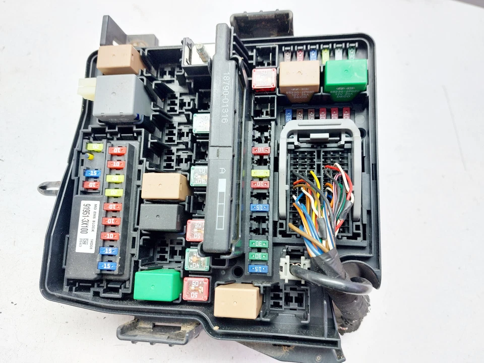KIA SORENTO MK2 XM 2.2 DIESEL FUSE RELAY BOX 2014 91240-2P023 - Image 3 of 4