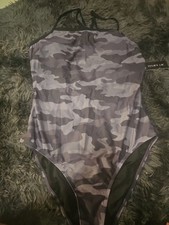 WOMENS 40- 14 ATHLETA FREESTYLE CAMO ONE PIECE BATHING SUIT