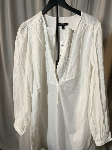 Banana Republic Size Large. V-neck Dress. Ivory/cream. With Pretty Detailing.