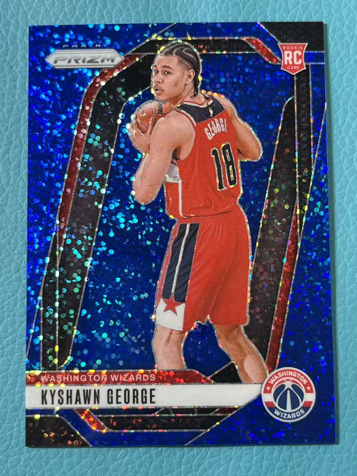 Kyshawn George 2024-25 Panini Prizm 007/144 Blue Sparkle RC Wizards #257