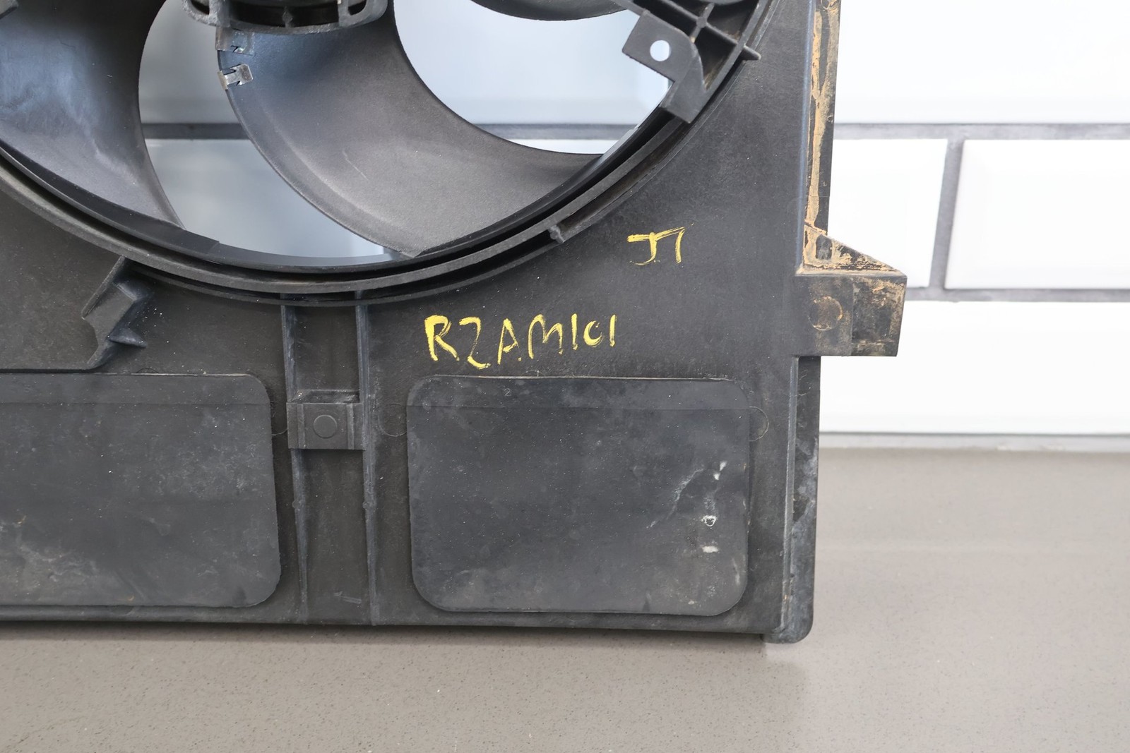 99-03 Aston Martin D7 Vantage V12 Electric Cooling Fans W/ Shroud (Tested)