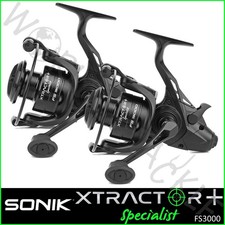 2 x Sonik Xtractor+ Freespool Reels 3000 Specialist FS Carp Pike Coarse Specimen