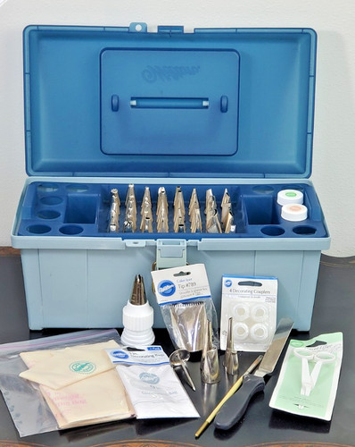 VINTAGE WILTON CAKE DECORATING CADDY – LARGE BAKER’S ESTATE LOT