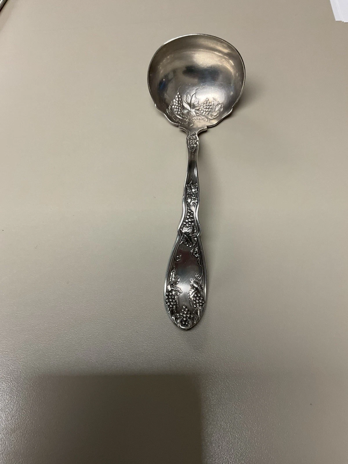 Vintage 1847 Roger Brothers Ladle 6 5/8 Concord 1910 Grape Motif