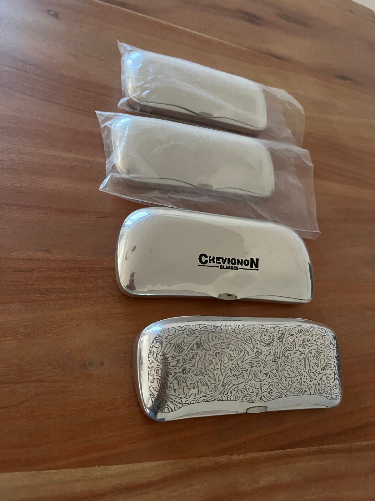 Astuccio per occhiali alluminio rarità inciso tra cui Chevignon scatola occhiali elegante raro RARO foto 2