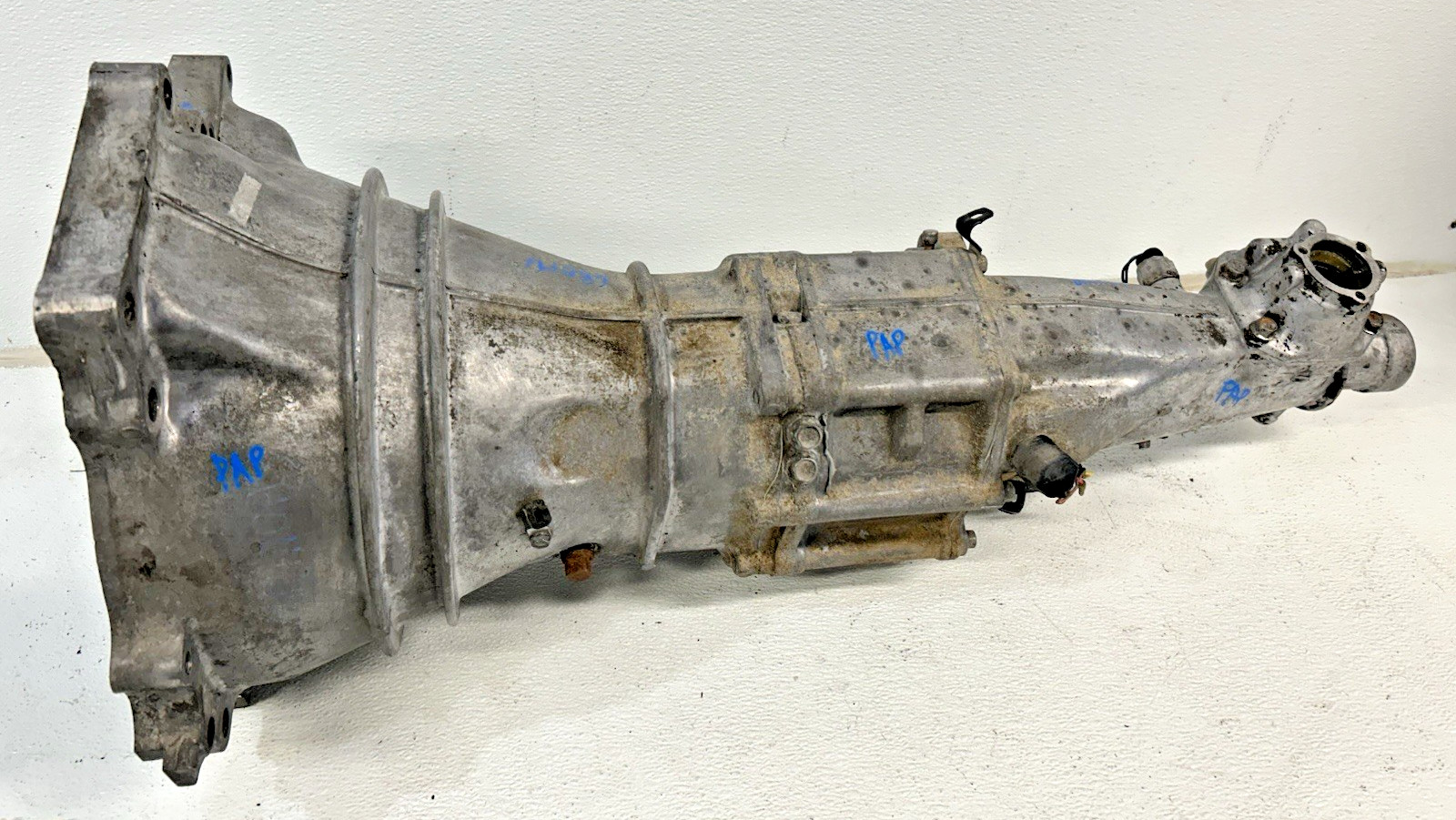 1986-1987 Mazda B2000 5 speed manual transmission B-2000 B 2000 173,089 OEM RWD