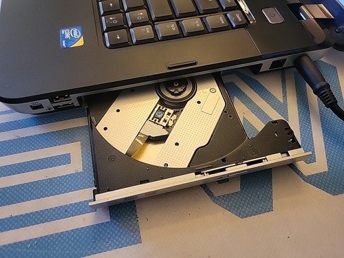 Dell Vostro 1015 15.4" Intel Core 2 Duo T6570 2.10GHz 3GB RAM 250GB HD **No OS - Picture 6 of 13